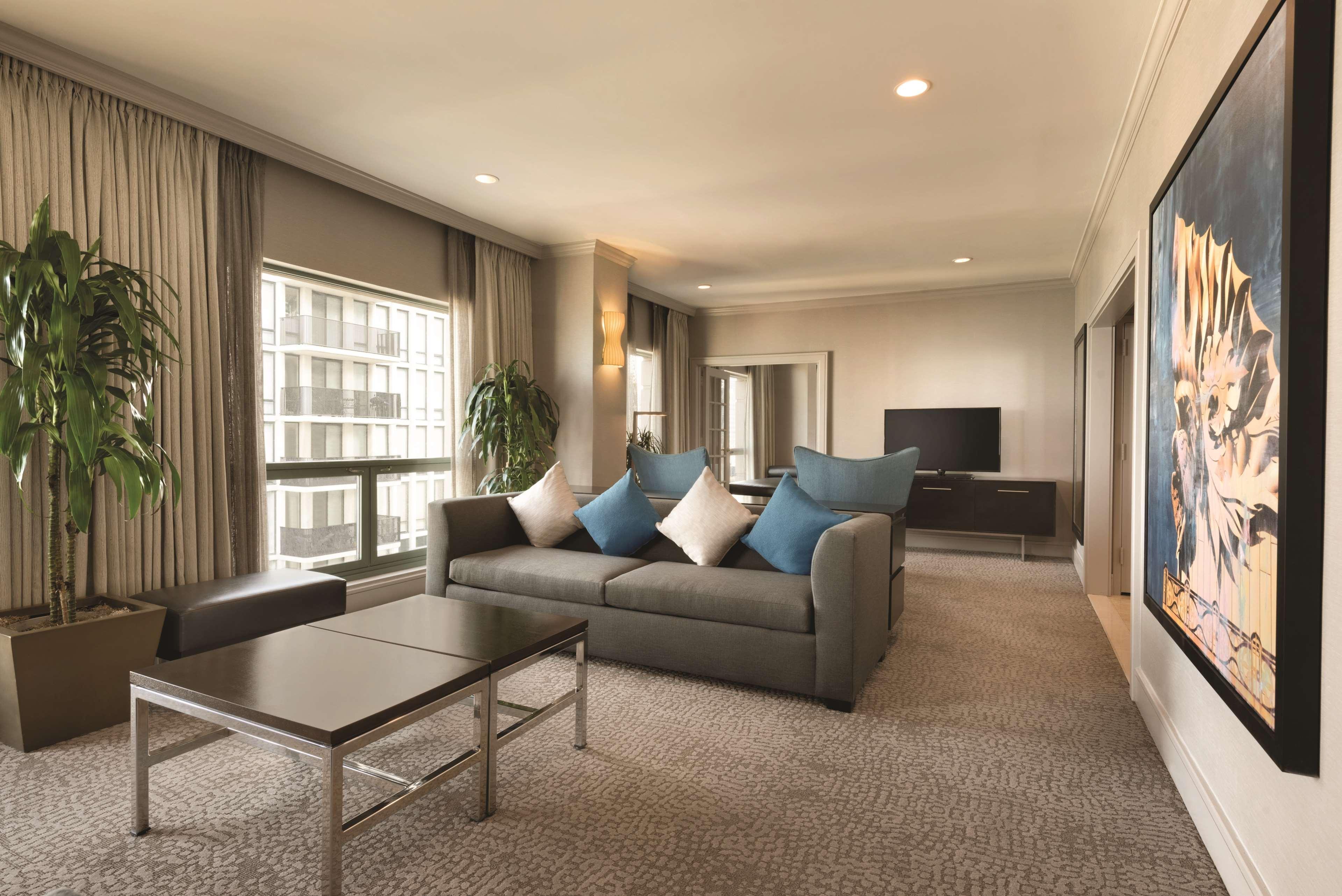 Hilton Chicago Magnificent Mile Suites Buitenkant foto